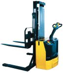 Electric Stacker with straddle legs and casting nails ESPECIAL